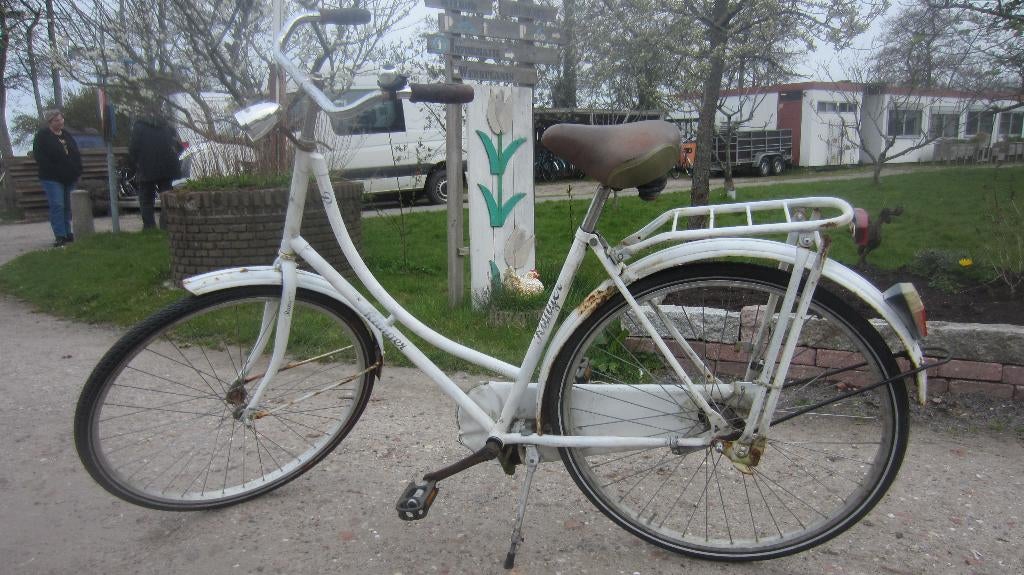 Witte Omafiets met goede banden en werkende verlichting, Fietsen en Brommers, Fietsen | Dames | Omafietsen, Gebruikt, Onbekend