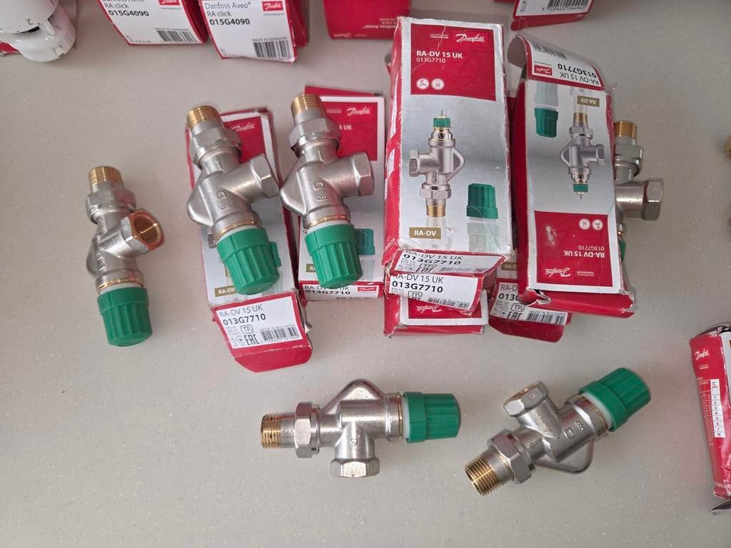 Nieuwe Danfoss radiator kranen RA-DV 15 UK, Doe-het-zelf en Verbouw, Verwarming en Radiatoren, Minder dan 30 cm, Hoog rendement (Hr)