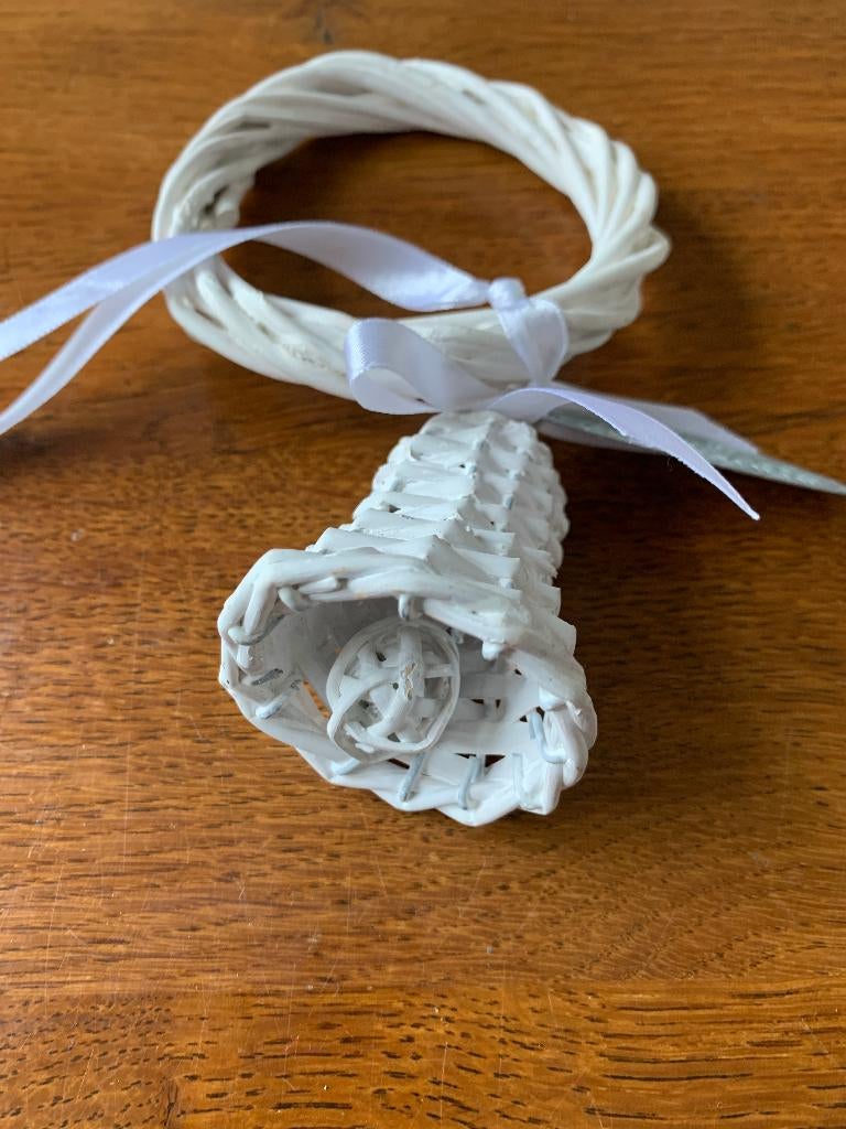 Kerstklokje 'Riet' Wit 'Hanger' Merk: "Country Field" Nieuw, Diversen, Kerst, Ophalen of Verzenden, Nieuw