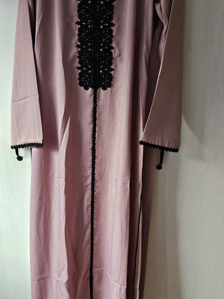 Elegante Roze Kaftan met Zwart Borduurwerk - Maat XL, Maat 46/48 (XL) of groter, Nieuw, Ophalen of Verzenden, Onbekend