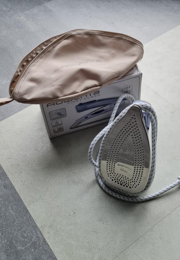 Rowenta First Class (reis)strijkijzer, Ophalen of Verzenden, Nieuw, Strijkijzer met snoer