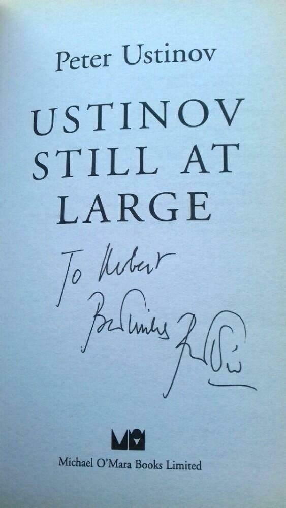 Sir Peter Ustinov Still at large boek originele handtekening, Ophalen of Verzenden, Zo goed als nieuw, Personen