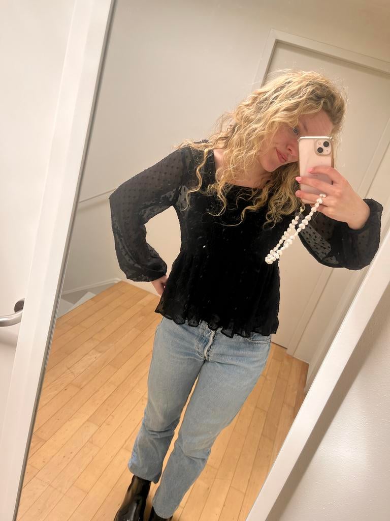 Zwarte blouse met stipjes en ruches Stradivarius Maat S, Kleding | Dames, Blouses en Tunieken, Verzenden, Zo goed als nieuw, Maat 36 (S)