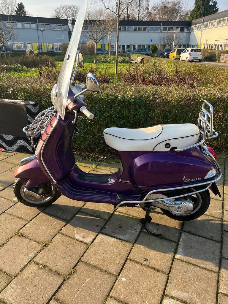 Vespa Piaggio weinig kilometers unieke kleur &. accessoir, Ophalen, Overige modellen, Maximaal 45 km/u, Zo goed als nieuw