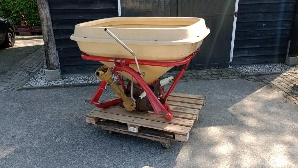 Vicon pendelstrooier GERESERVEERD, Zakelijke goederen, Ophalen, Gewasbescherming en Bemesting