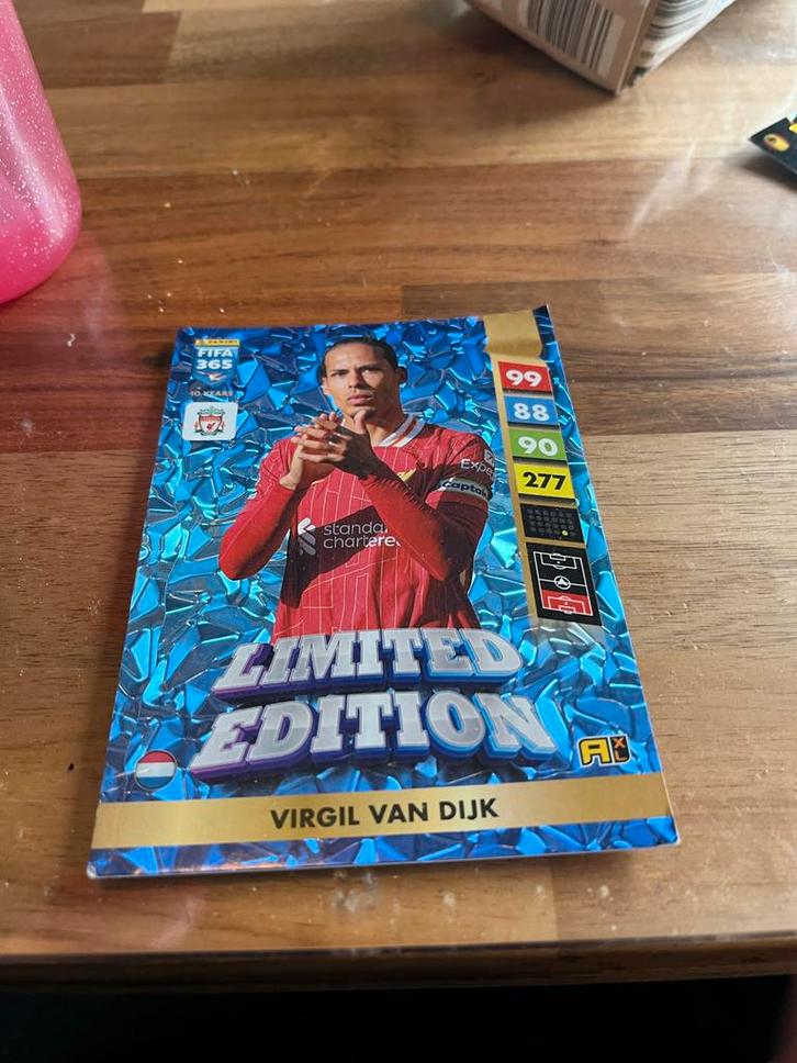 Virgil van Dijk Limited Edition Panini FIFA 365 kaart, Verzamelen, Sportartikelen en Voetbal, Zo goed als nieuw, Spelerskaart
