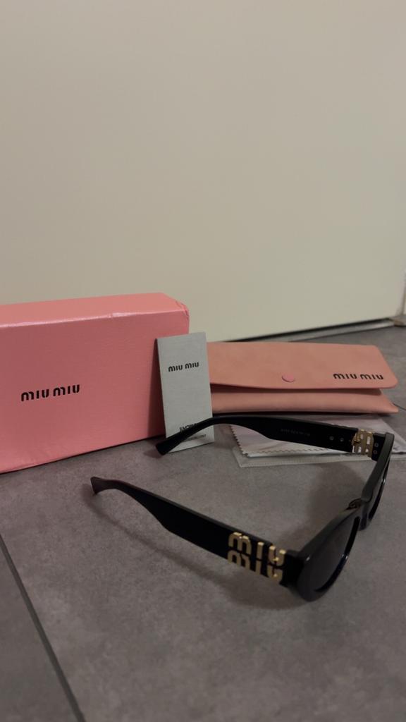 Miu Miu zonnebril, Sieraden, Tassen en Uiterlijk, Zonnebrillen en Brillen | Dames, Overige merken, Zonnebril, Zwart, Nieuw