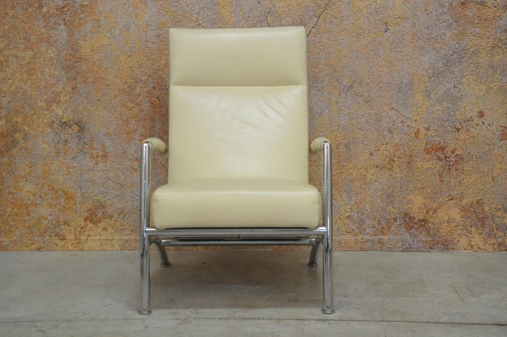 ZGANieuw witte leren Leolux Helical design fauteuil + poef, Leolux, Leolux, 75 tot 100 cm, Ophalen of Verzenden