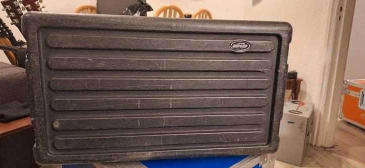 SKB Roto molded 6u shallow case, Muziek en Instrumenten, Behuizingen en Koffers, Gebruikt, Flightcase, Ophalen