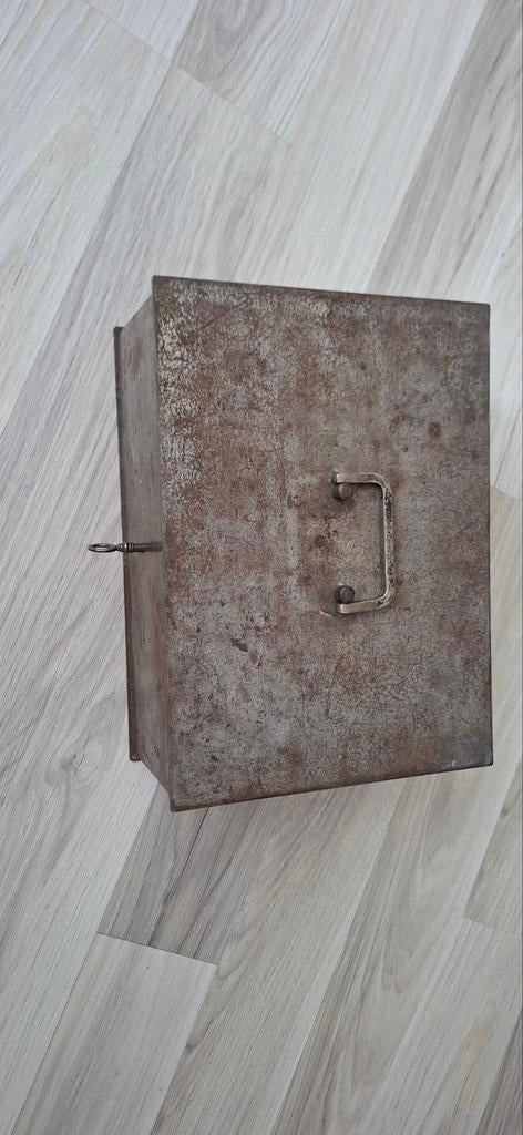 Zware vintage geld / documenten kist, Verzamelen, Spaarpotten, Ophalen of Verzenden