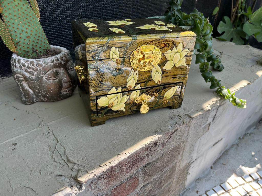 Chinese sieraden kist Chinees juwelen kist box doos lotus, Huis en Inrichting, Woonaccessoires | Kisten, Overige materialen, Minder dan 50 cm