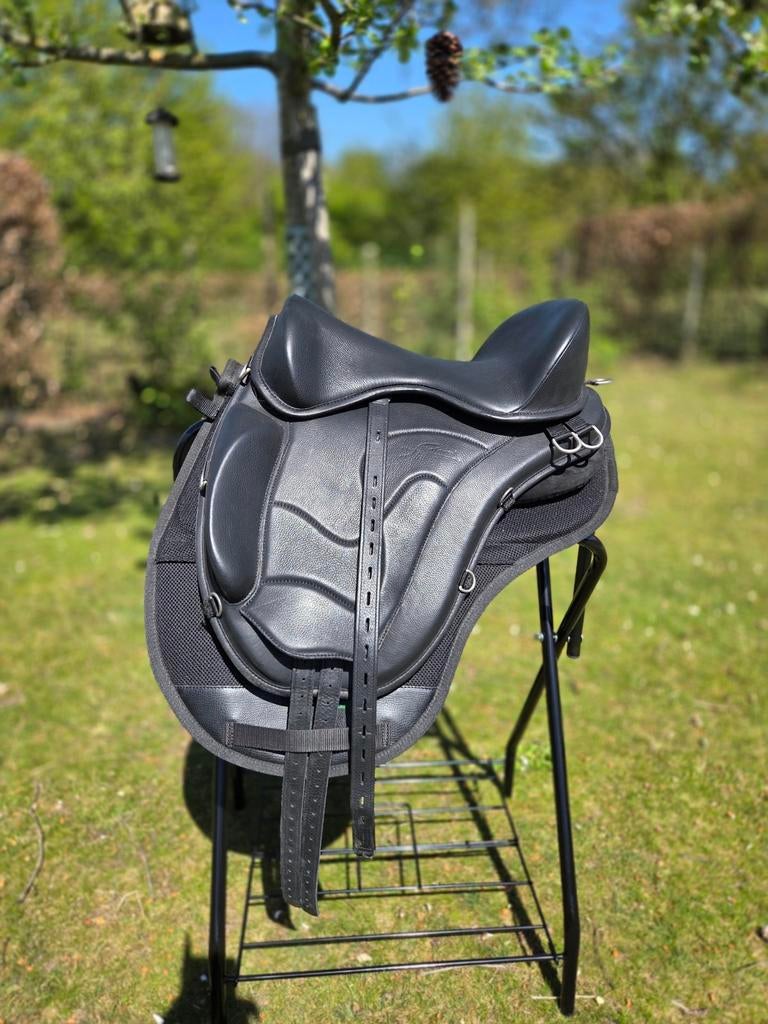 Freeform classic boomloos zadel maat 17,5" met trail seat, Dieren en Toebehoren, Paarden en Pony's | Zadels, Ophalen