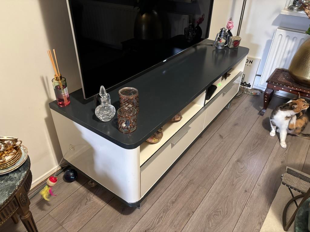 Tv meubel, Huis en Inrichting, Kasten | Dressoirs, Ophalen, Met plank(en), Zo goed als nieuw, 25 tot 50 cm