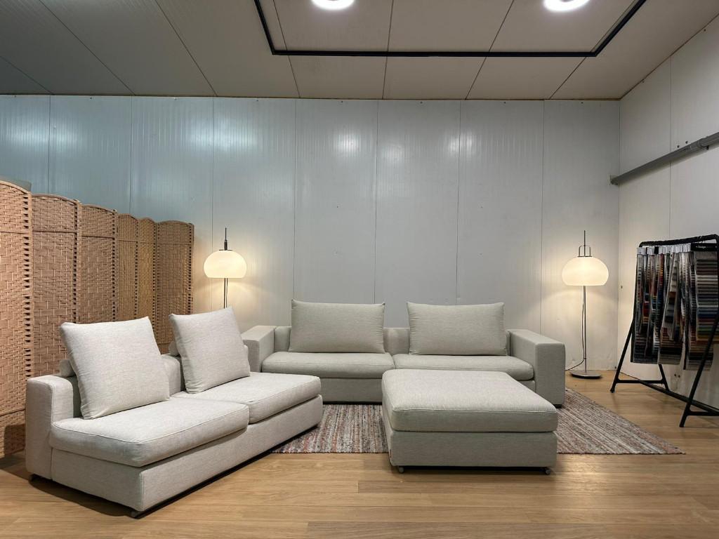 Flexform Groundpiece Hoekbank + Hocker – NP €30.000, 250 tot 300 cm, https://www.flexform.it/en, Flexform, Hoekbank