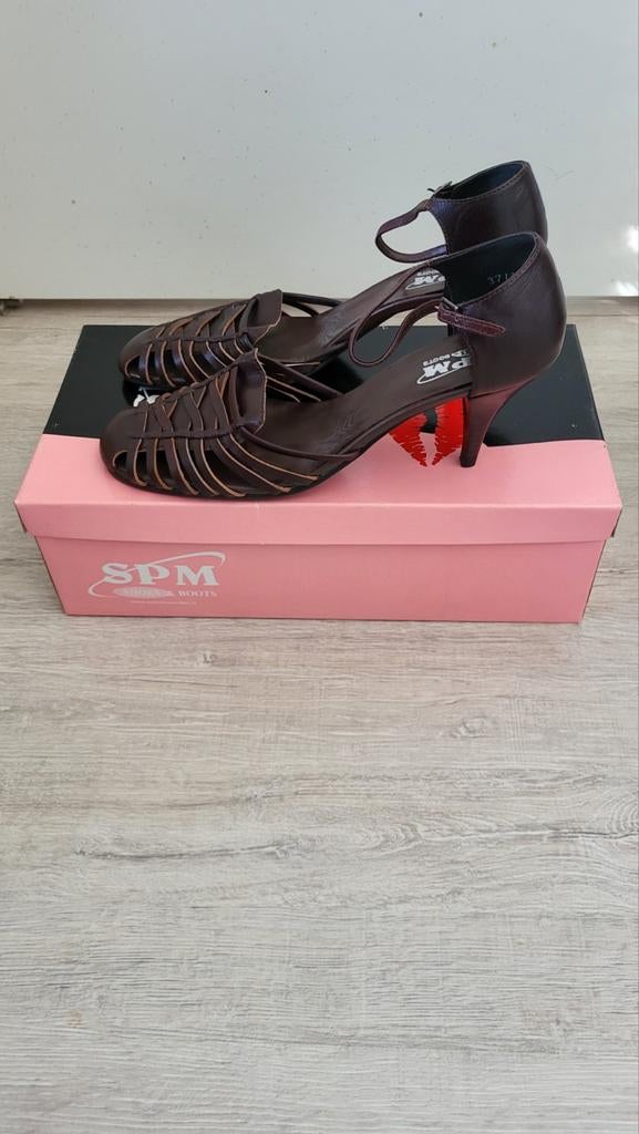 Donkerbruine pumps maat 37 NIEUW, Pumps, Nieuw, Ophalen of Verzenden, Bruin