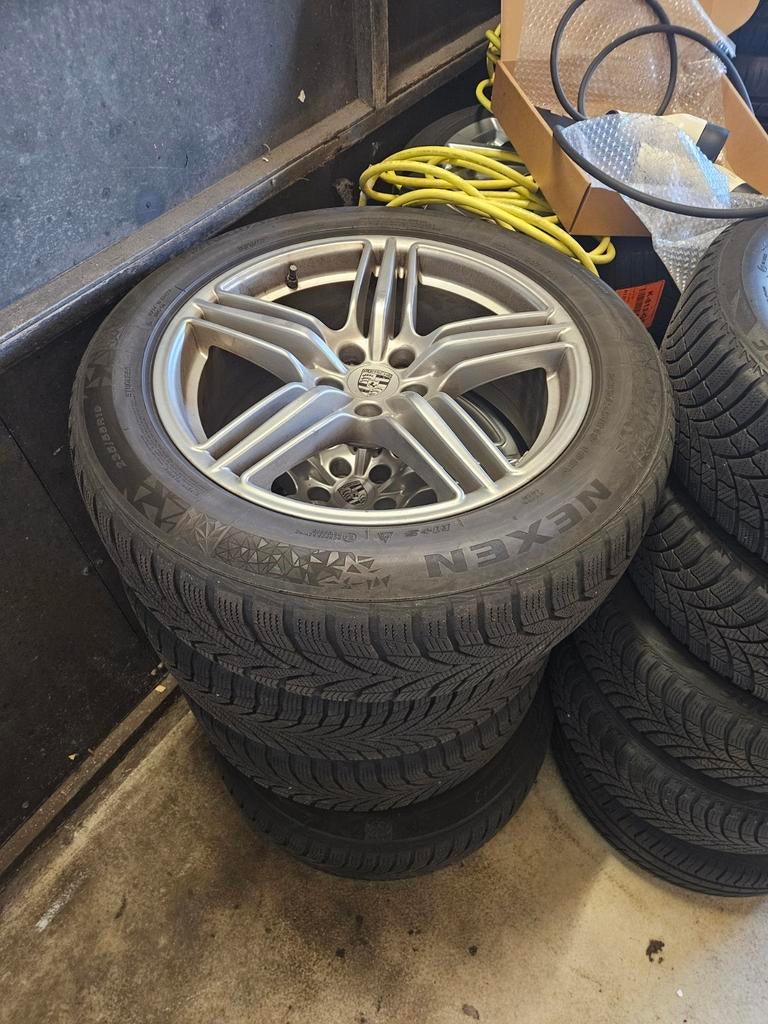 Winterset Porsche Macan 19 inch - Nexen winterbanden, Auto-onderdelen, Banden en Velgen, Gebruikt, Banden en Velgen, Winterbanden