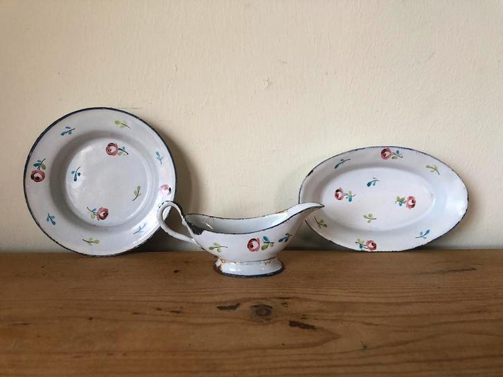 Bordje , schaaltje juskommetje emaille roosjes, Antiek en Kunst, Antiek | Speelgoed, Ophalen of Verzenden