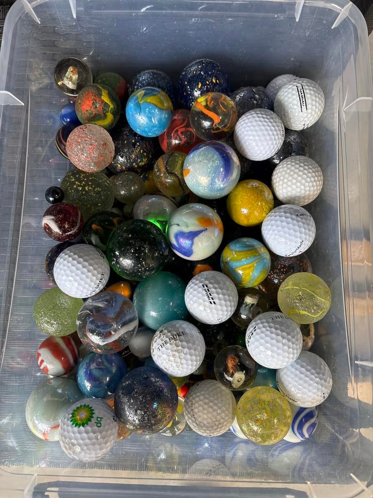 Doos met knikkers en golfballen, Verzamelen, Ophalen, Gebruikt