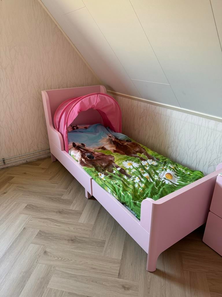 IKEA BUSUNGE meegroeibed roze met tent, Ophalen, 85 tot 100 cm, Gebruikt, Lattenbodem