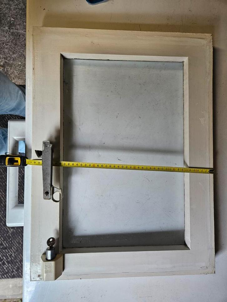 Houtenkozijn incl glas en sloten, Doe-het-zelf en Verbouw, Kozijnen en Schuifpuien, Gebruikt, Raamkozijn, Hout, Minder dan 75 cm