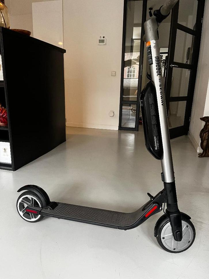 Ninebot ES4 by Segway Elektrische Step, Fietsen en Brommers, Steps, Gebruikt, Elektrische step (E-scooter), Ophalen