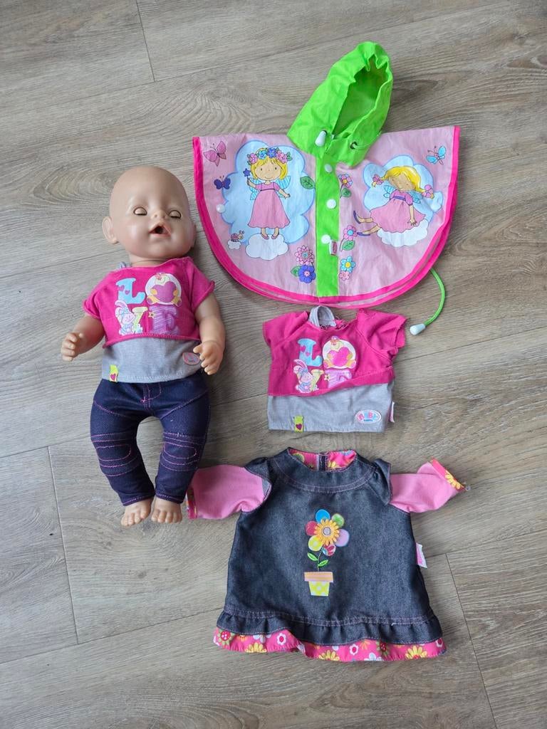 Baby Born pop met extra kleding, Ophalen of Verzenden, Babypop