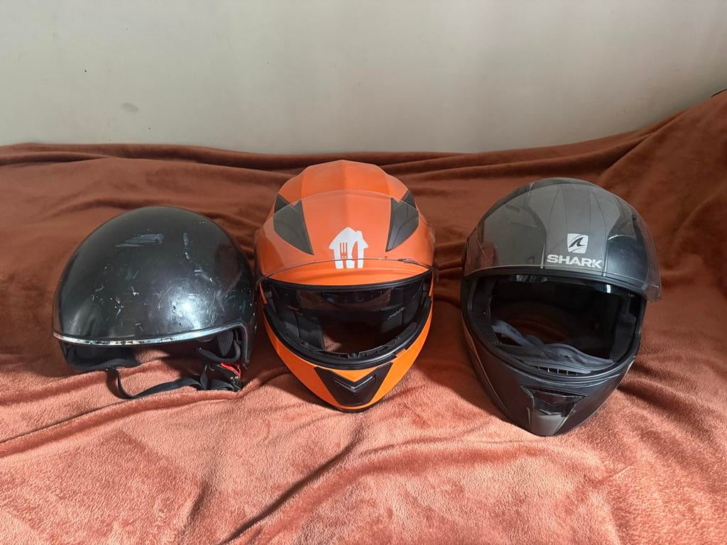 Drie motorhelmen: Jethelm, Integraalhelm, Overige typen, Motoren, Kleding | Motorhelmen, Heren, Shark, Tweedehands, Overige typen