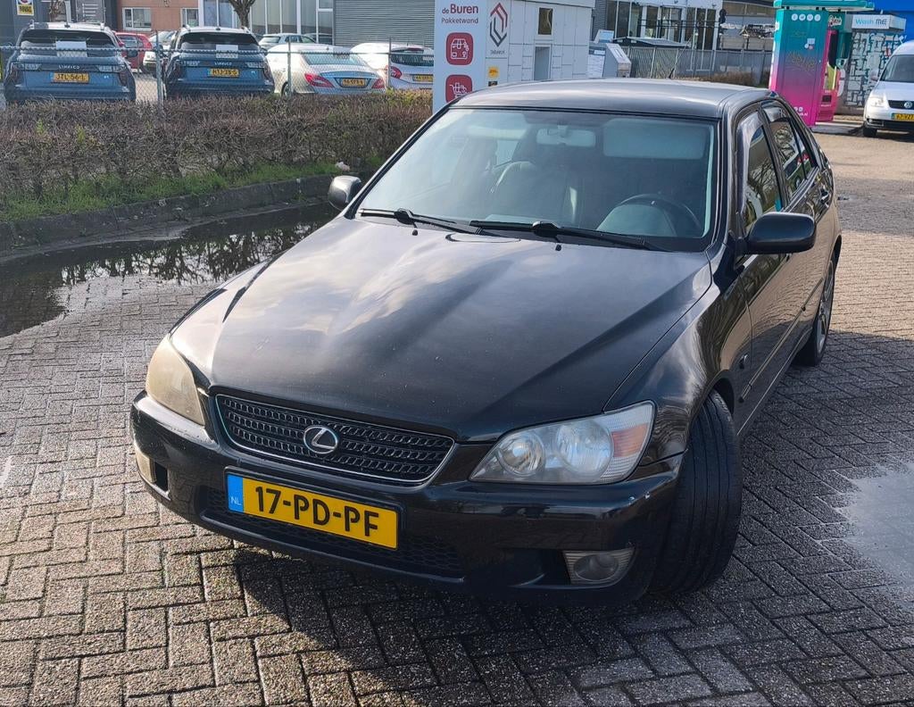 Lexus IS 200 2.0 2004 Zwart, Auto's, Lexus, 1355 kg, Zwart, Zwart, Particulier