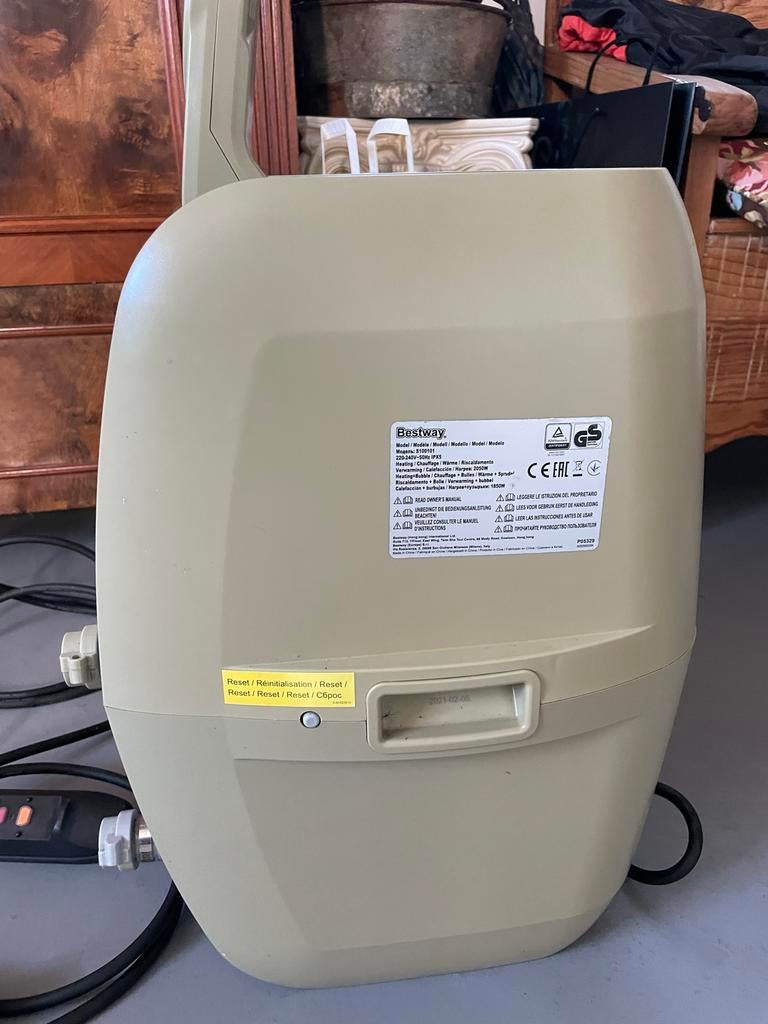 Bestway Jacuzzi Airjet Pomp - Zo goed als nieuw, Tuin en Terras, Bubbelbaden en Hottubs, Ophalen of Verzenden, Zo goed als nieuw