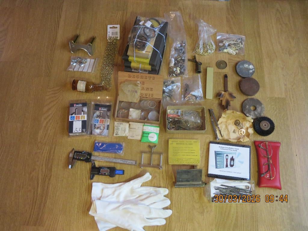 Onderdelen en materiaal van klokkenmaker horlogemaker   LOT, Antiek en Kunst, Antiek | Klokken, Ophalen of Verzenden