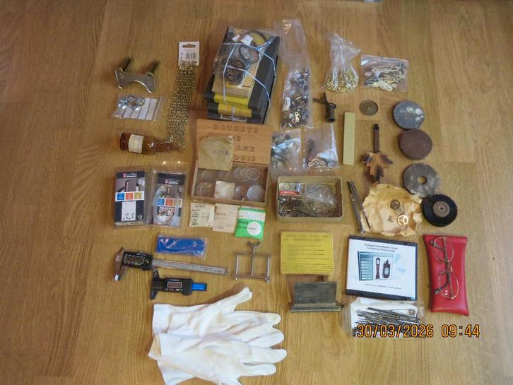 Onderdelen en materiaal van klokkenmaker horlogemaker   LOT, Antiek en Kunst, Antiek | Klokken, Ophalen of Verzenden