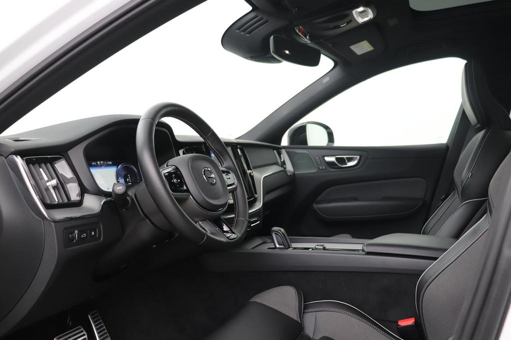 Volvo XC60 T8 Recharge R-Design | Panoramadak | 22 Inch | Tr, Auto's, Volvo, Stof, Gebruikt, 4 cilinders, 138 €/maand