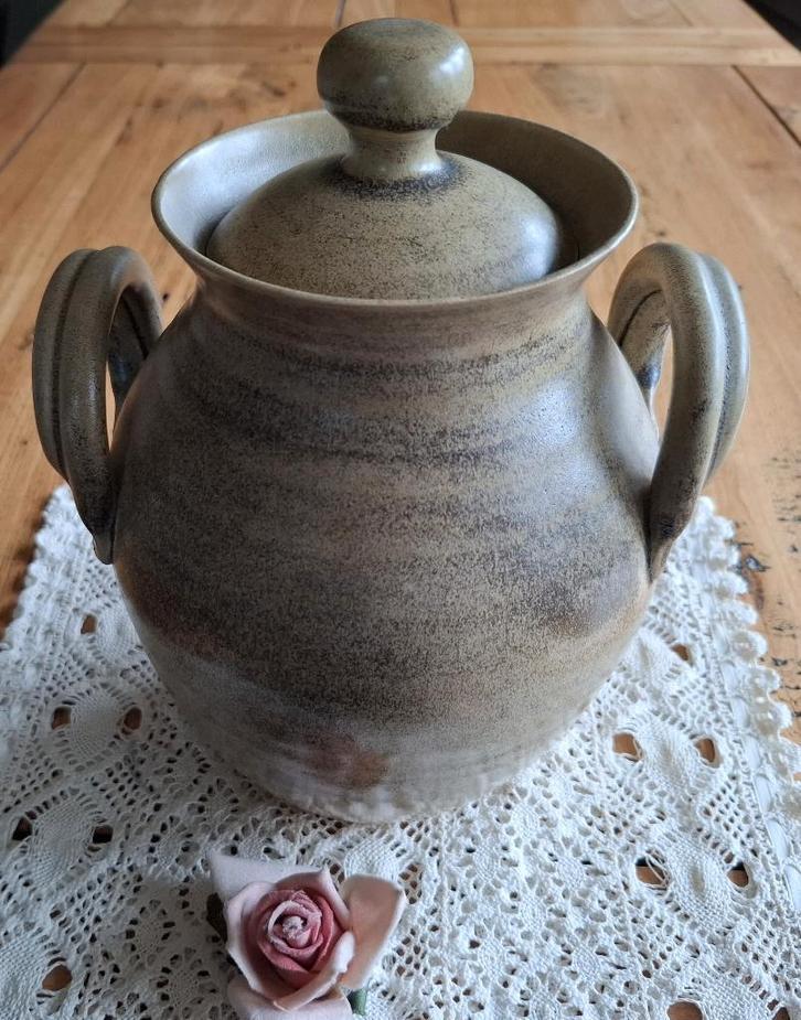 Grote gres pot / kruik met prachtige grepen en deksel, Antiek en Kunst, Curiosa en Brocante, Ophalen of Verzenden