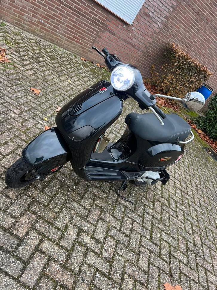 Vespa SKR LX 125cc, Fietsen en Brommers, Scooters | Vespa, Zo goed als nieuw, Vespa LX, Benzine, Ophalen