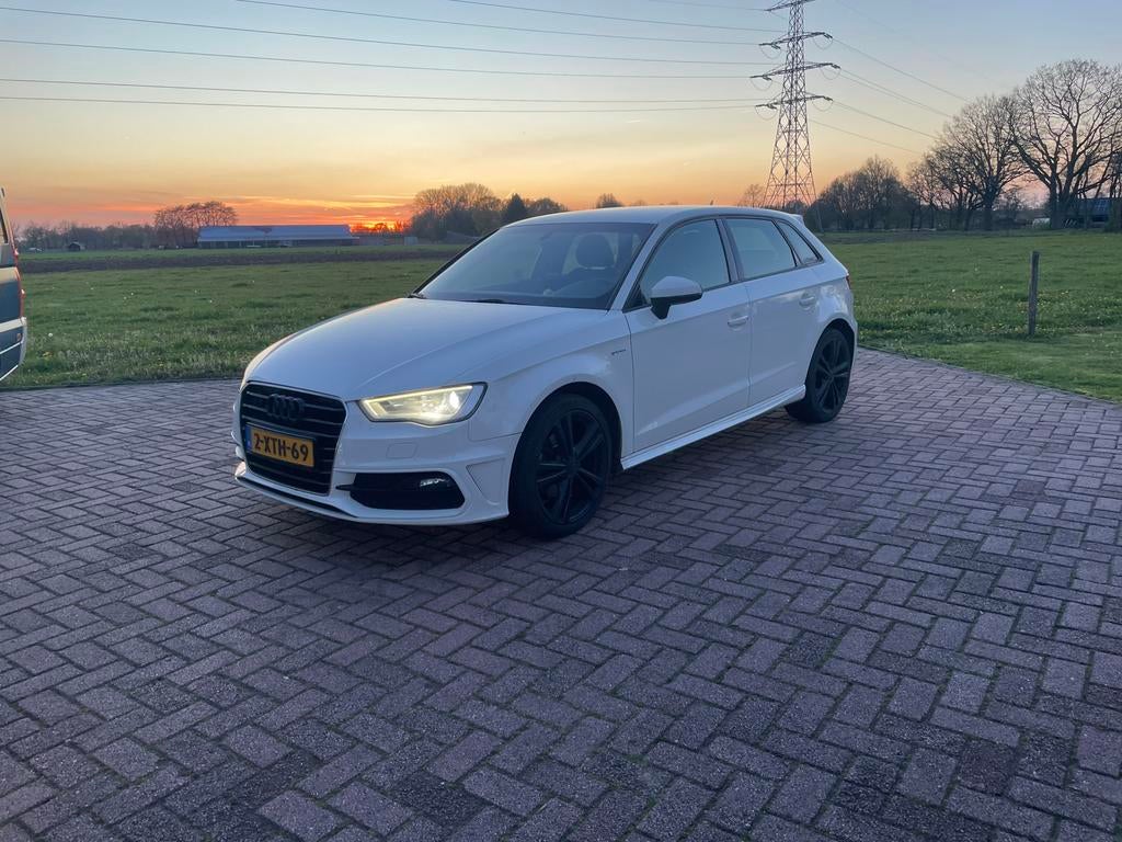 Audi A3 1.4TFSI G-tron 81KW SB S-tro 2014 Wit, Auto's, Audi, Zwart, 4 cilinders, CNG (Aardgas), Wit
