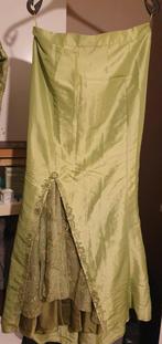 Elegante groene galajurk met borduursels, Kleding | Dames, Gelegenheidskleding, Galajurk, Maat 42/44 (L), Ophalen of Verzenden