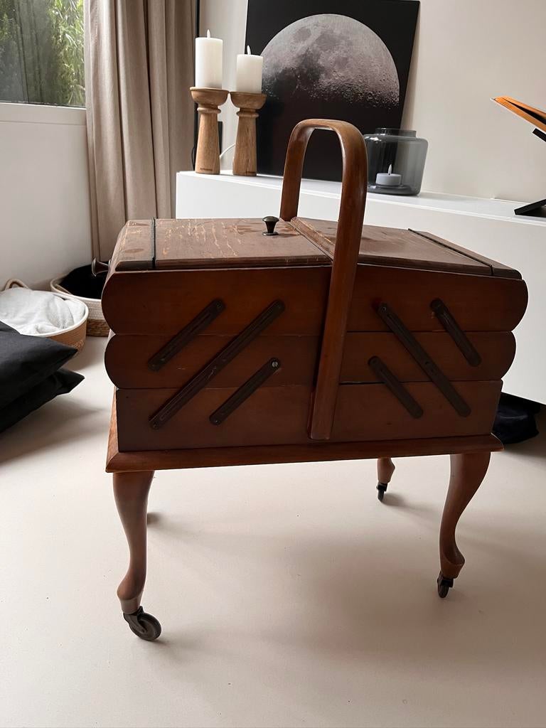 Borduur / handwerk tafeltje op wielen, Ophalen, Gebruikt, Handborduren, Overige typen