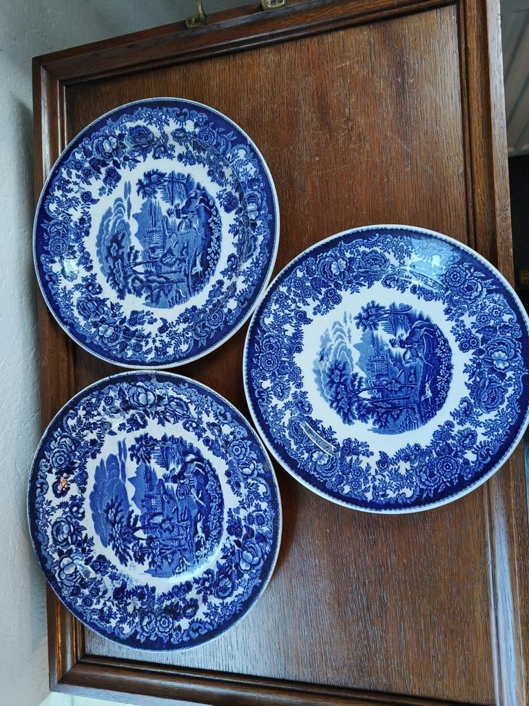 3 Petrus Regout Maastricht borden, decor Amazone, Antiek en Kunst, Antiek | Servies los, Ophalen of Verzenden