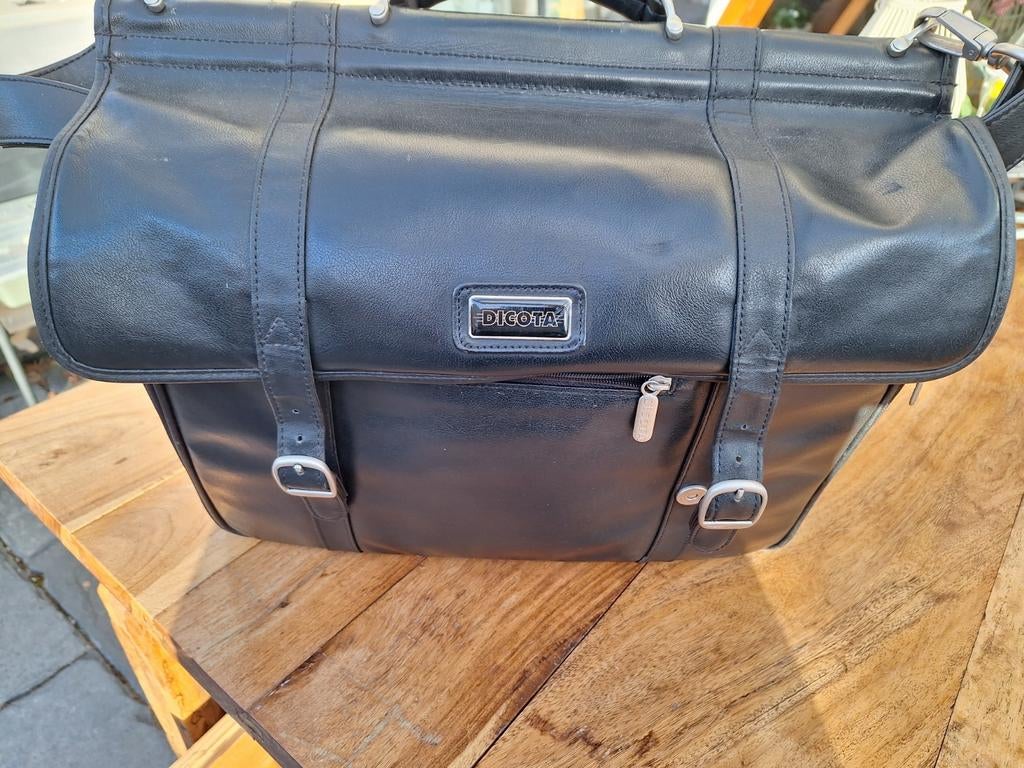 Computertas, Computers en Software, Laptoptassen, Ophalen of Verzenden, 17 inch of meer, Gebruikt, Schoudertas