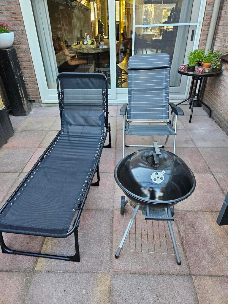 Ligbed een tuinstoel en barbecue, Tuin en Terras, Ligbedden, Ophalen of Verzenden, Kunststof