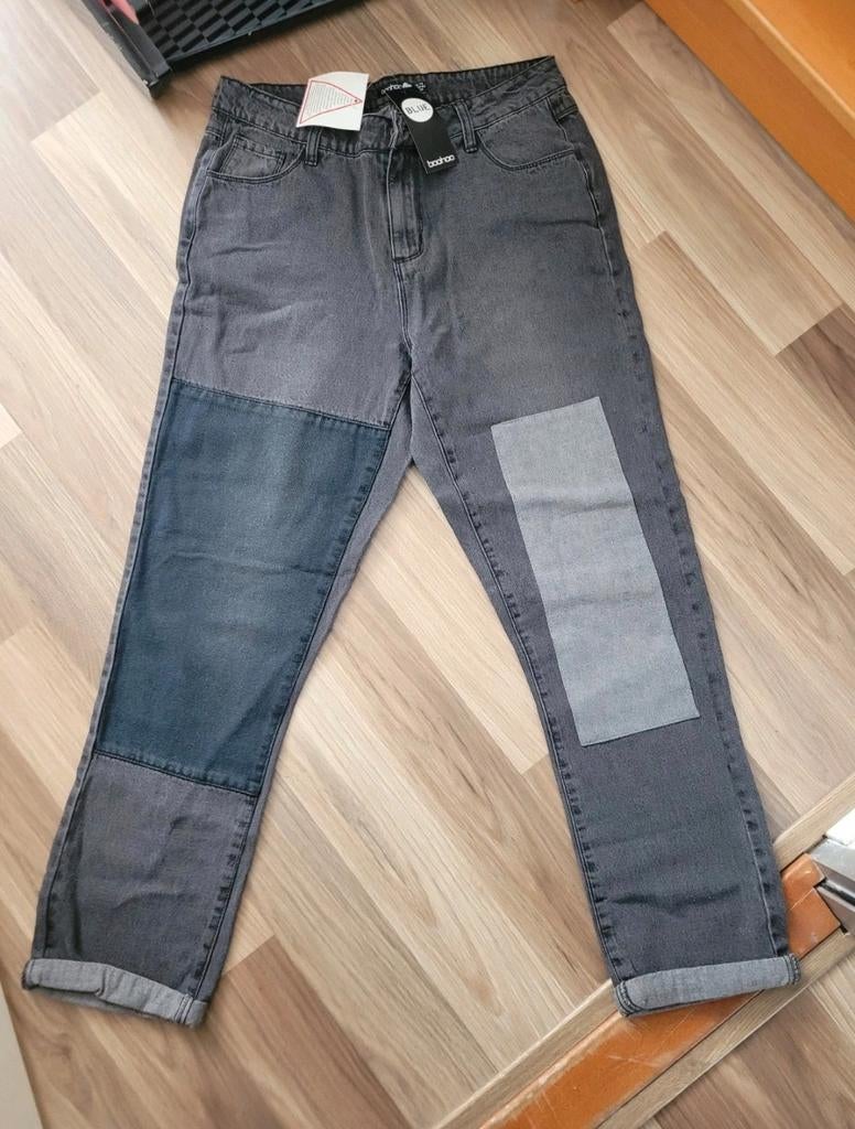 Nieuwe Boohoo jeans met patchwork - Maat 42, Boohoo, Overige jeansmaten, Nieuw, Ophalen of Verzenden
