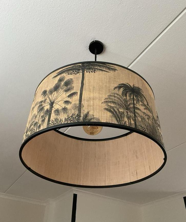 Prachtige tropische hanglamp groot, Huis en Inrichting, Lampen | Lampenkappen, Zo goed als nieuw, 50 cm of meer, Rond, Zwart, Ophalen