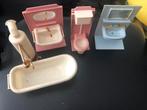 Vintage plastic keuken, badkamer en bed, Verzamelen, Poppenhuizen en Toebehoren, Ophalen of Verzenden, Gebruikt, Poppenhuis