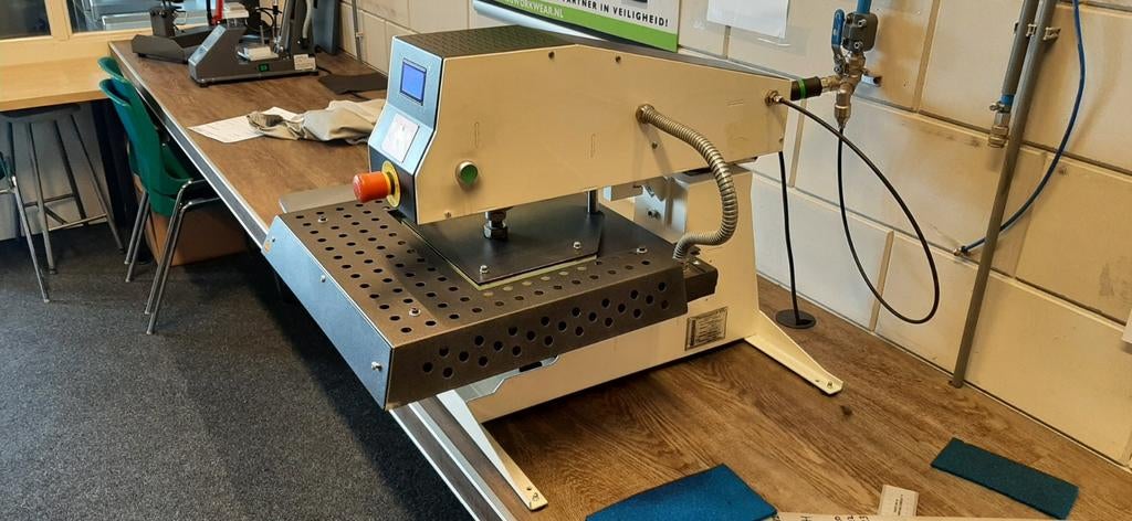 Pneumatische transferpers/hittepers Thermopatch, Ophalen