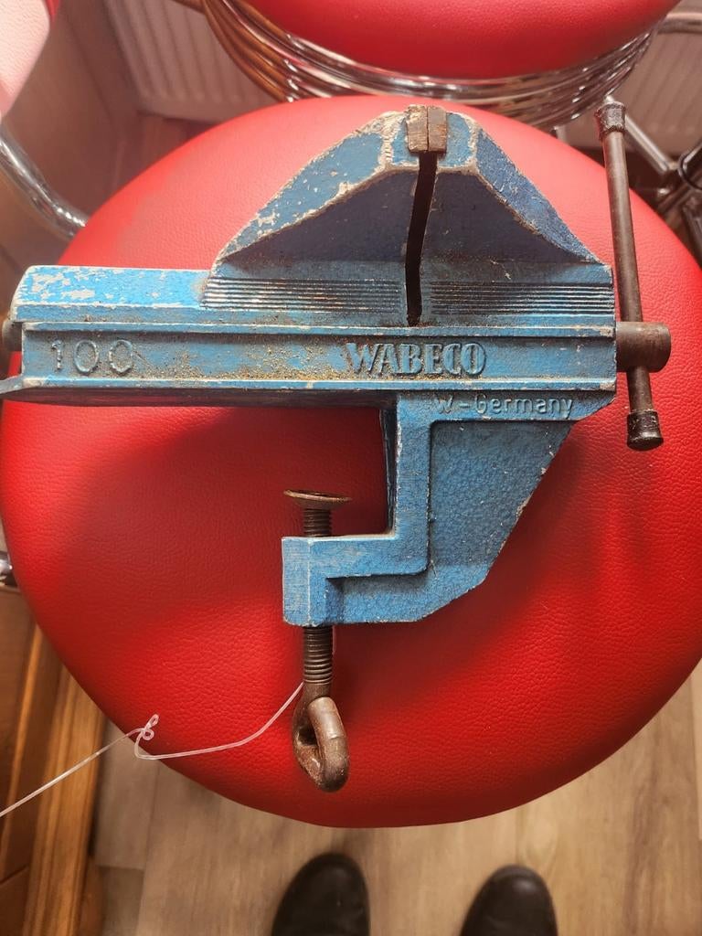 WABECO bankschroef 100 mm - Ideaal voor kleine werkstukken, Doe-het-zelf en Verbouw, Ophalen, Gebruikt