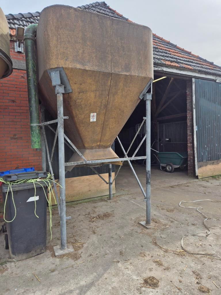 2 ton voersilo met metalen onderstel, Dieren en Toebehoren, Ophalen
