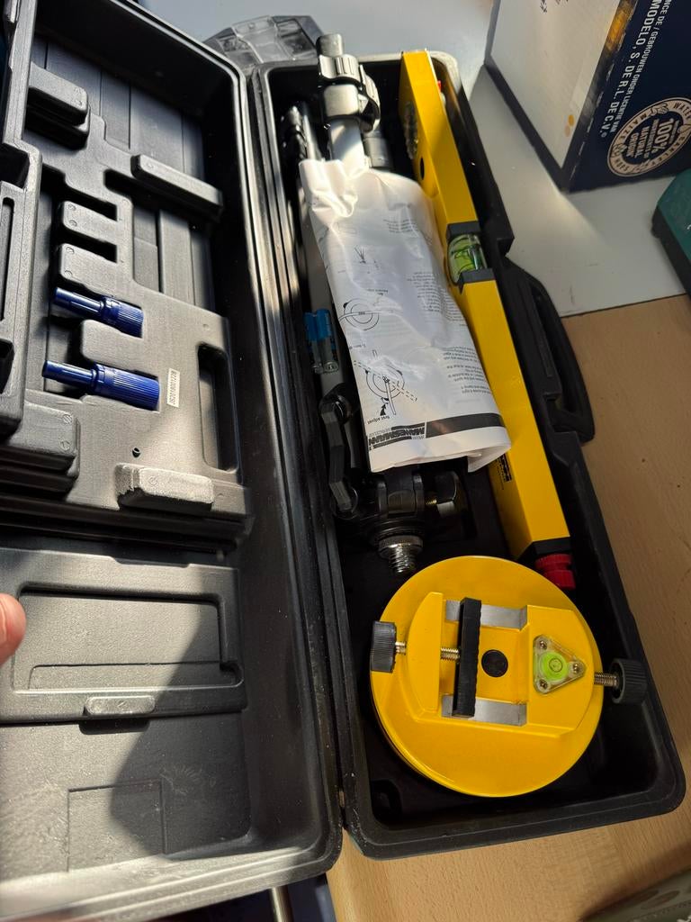 Mannesmann Laserwaterpas met Telescoopstatief, Doe-het-zelf en Verbouw, Meetapparatuur, Zo goed als nieuw, Licht, Ophalen of Verzenden