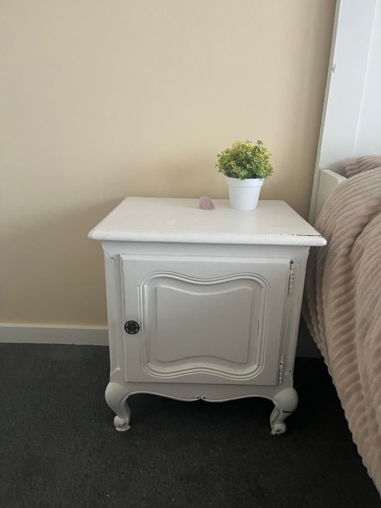 Nachtkastje mat wit, Ophalen, Gebruikt, 45 tot 65 cm, Minder dan 55 cm