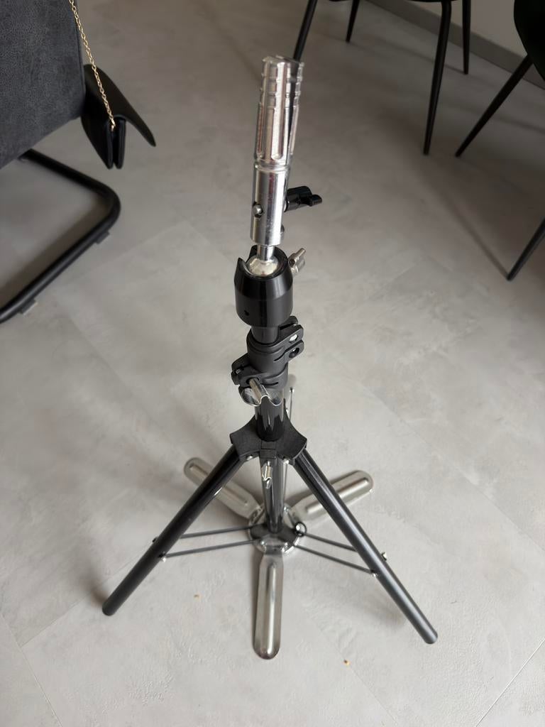 Kappers standaard voor oefenhoofd, Ophalen, Zo goed als nieuw