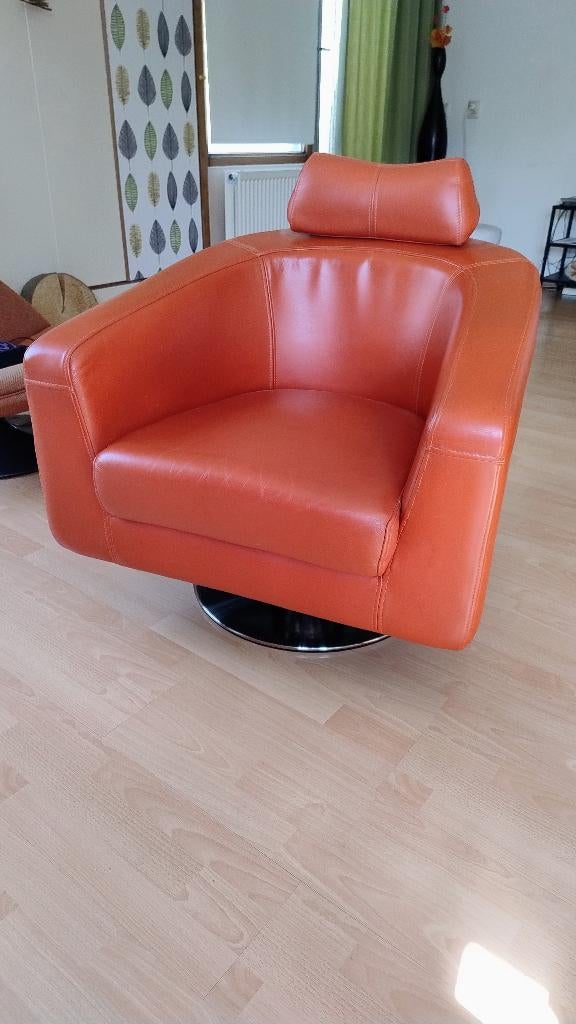 Fauteuil leer op draaibare metalen voet, Huis en Inrichting, Fauteuils, Ophalen, Minder dan 75 cm, Leer, Zo goed als nieuw